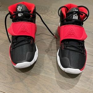 Nike Kyrie 6 team shoes never worn except to try on still have the box size 12